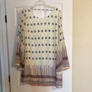 Cute flowy bell sleeves dress. Medium